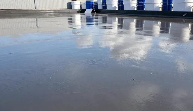聚氨酯防水涂料在不同场景中的性能表现与适用条件